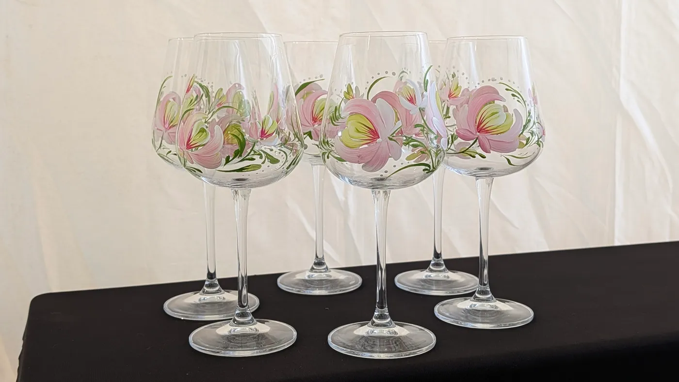 Pink floral wine glasses set