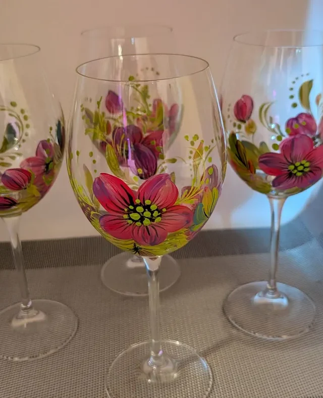 Pink floral wine glass set